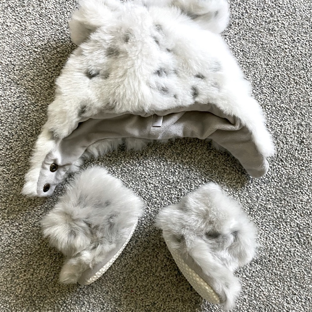 Restoration Hardware Baby Snow Boots and Hood
